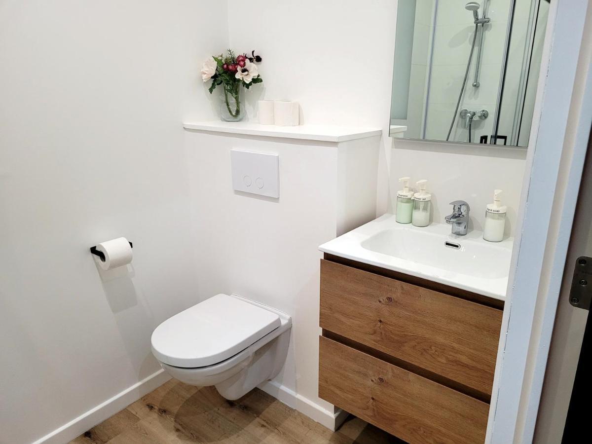 Brand New Iris Room With Private Bathroom And Balcony Brussel Bagian luar foto