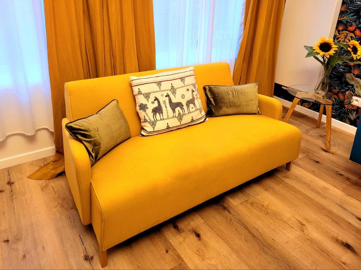 Brand New Iris Room With Private Bathroom And Balcony Brussel Bagian luar foto